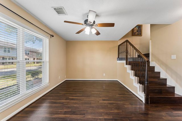 1831 Sherwood Forest Street 28, Houston, TX 77043