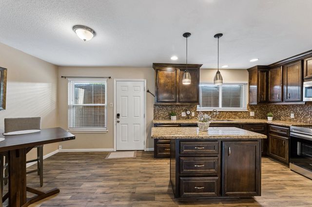 1831 Sherwood Forest Street 28, Houston, TX 77043