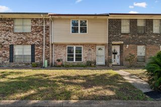 1831 Sherwood Forest Street 28, Houston, TX 77043