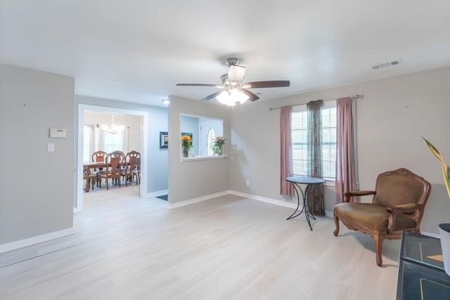 2118 Rolling Hills Road, Conroe, TX 77303