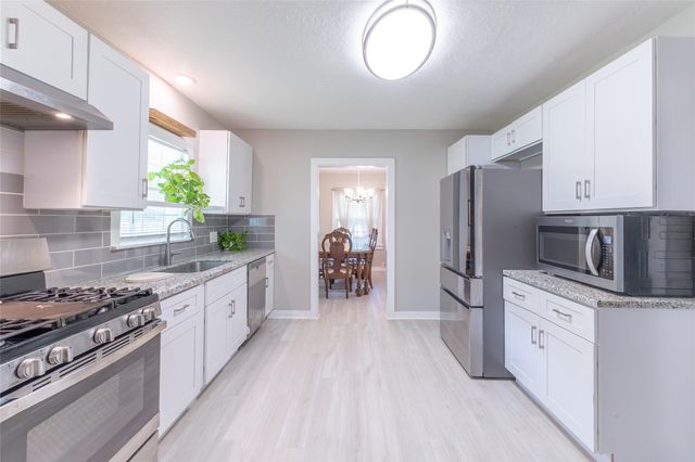2118 Rolling Hills Road, Conroe, TX 77303