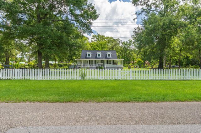 2118 Rolling Hills Road, Conroe, TX 77303