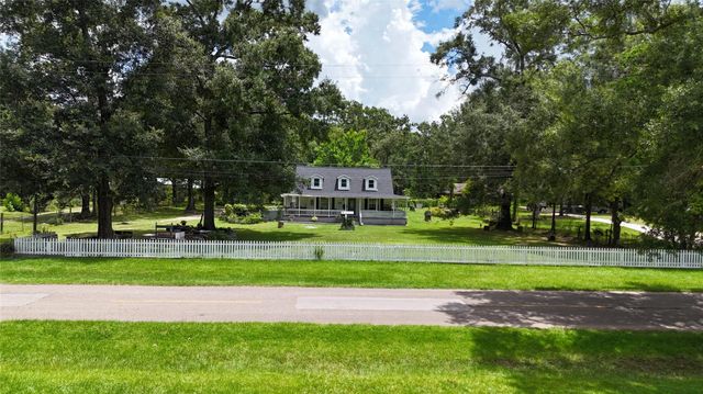 2118 Rolling Hills Road, Conroe, TX 77303