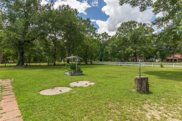 2118 Rolling Hills Road, Conroe, TX 77303
