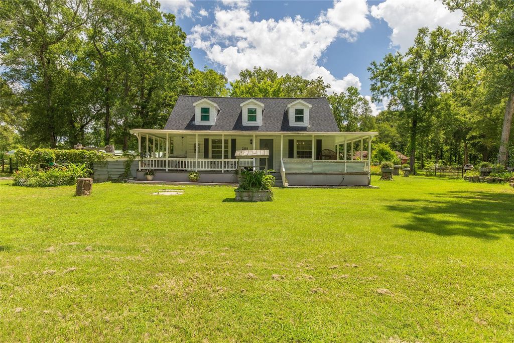 2118 Rolling Hills Road, Conroe, TX 77303