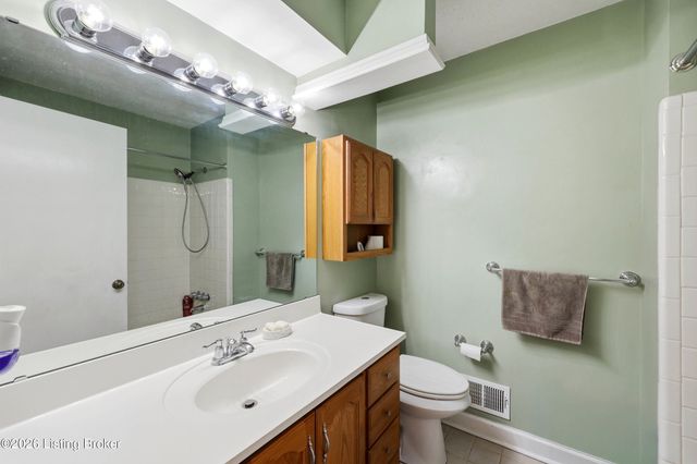 4702 Longborough Ct, Jeffersontown, KY 40299