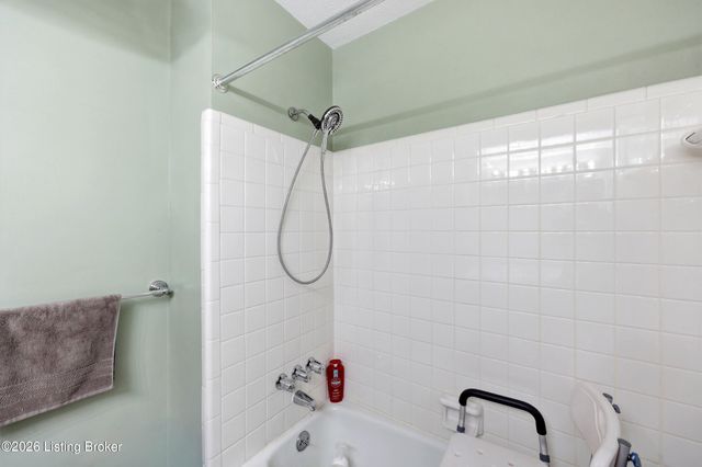 4702 Longborough Ct, Jeffersontown, KY 40299