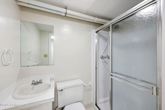 4702 Longborough Ct, Jeffersontown, KY 40299