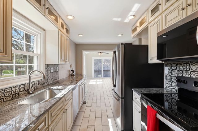 4702 Longborough Ct, Jeffersontown, KY 40299