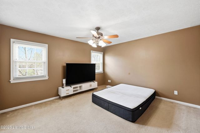 4702 Longborough Ct, Jeffersontown, KY 40299