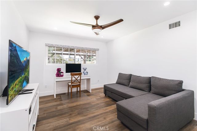 20800 Chatsworth, Chatsworth, CA 91311