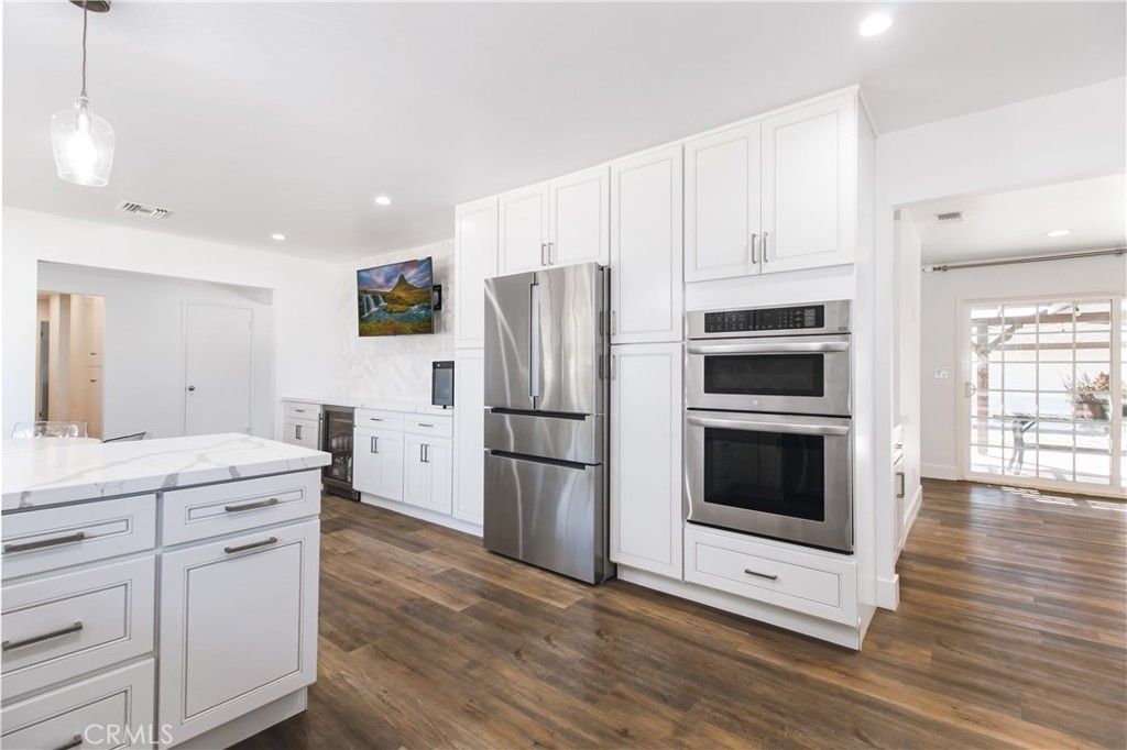 Image 13 of property listing at 20800 Chatsworth, Chatsworth, CA 91311