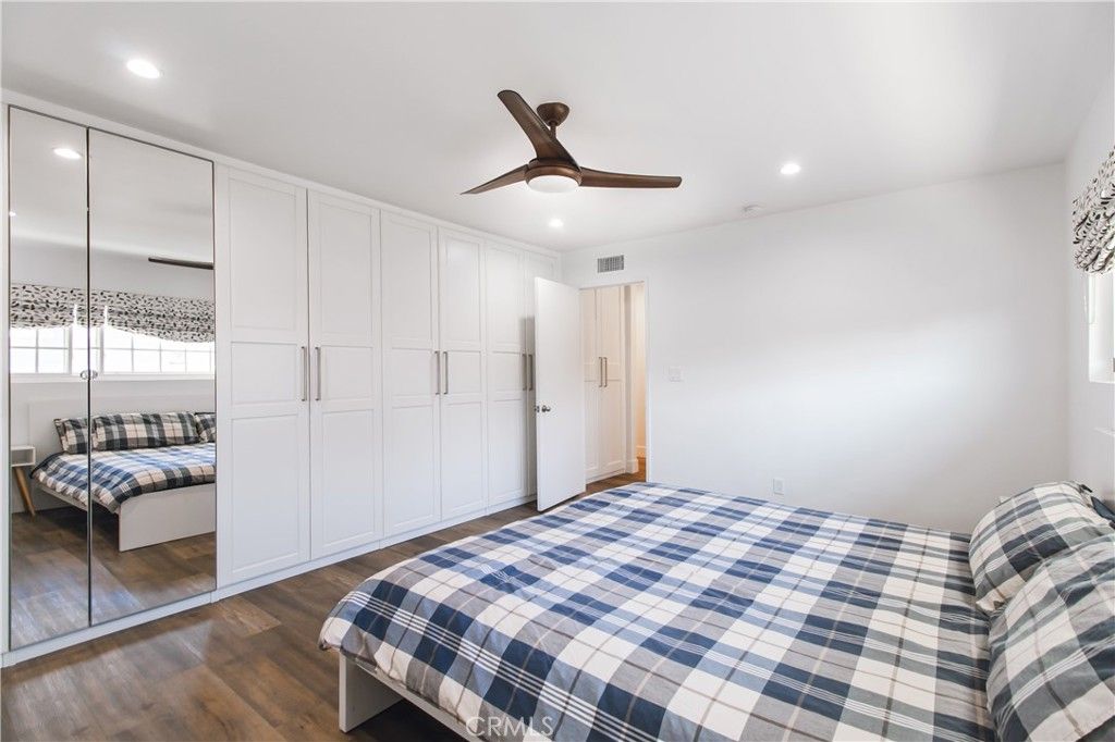 Image 16 of property listing at 20800 Chatsworth, Chatsworth, CA 91311