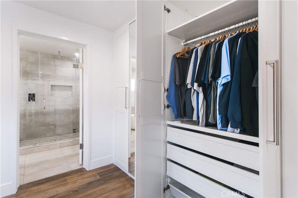 Image 17 of property listing at 20800 Chatsworth, Chatsworth, CA 91311