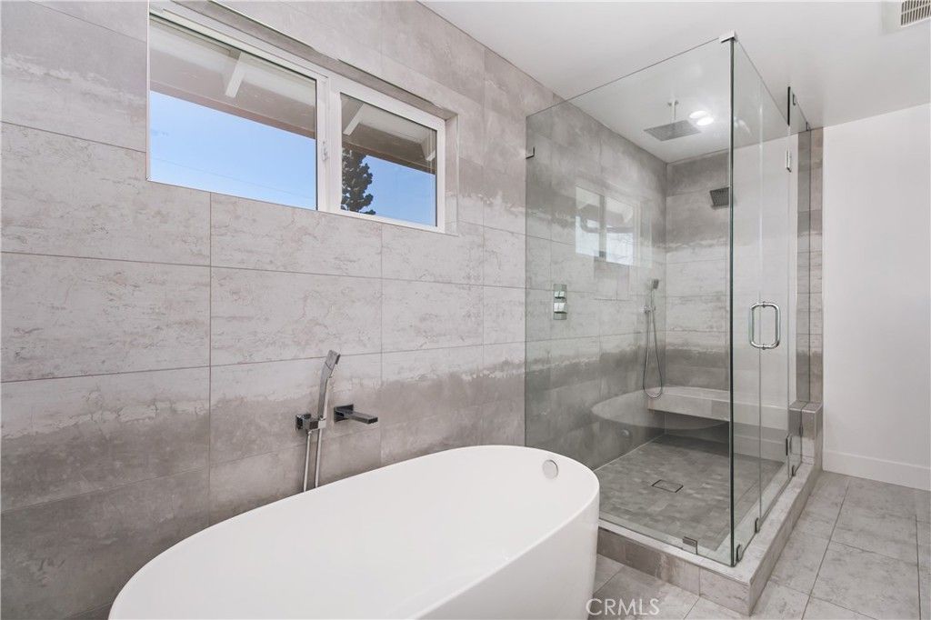 Image 19 of property listing at 20800 Chatsworth, Chatsworth, CA 91311