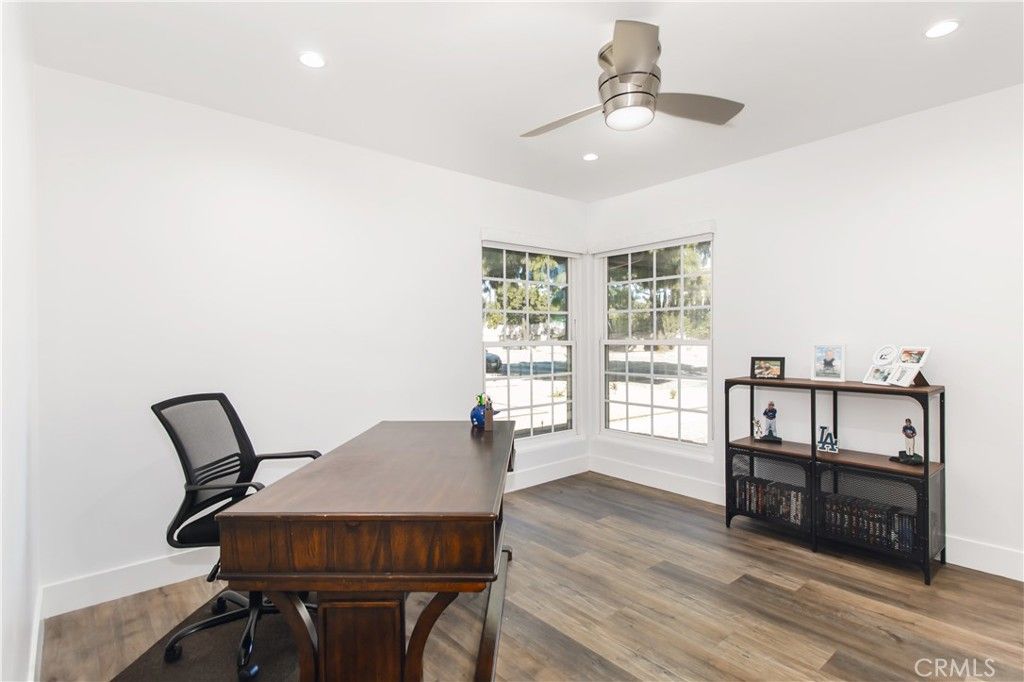 Image 21 of property listing at 20800 Chatsworth, Chatsworth, CA 91311