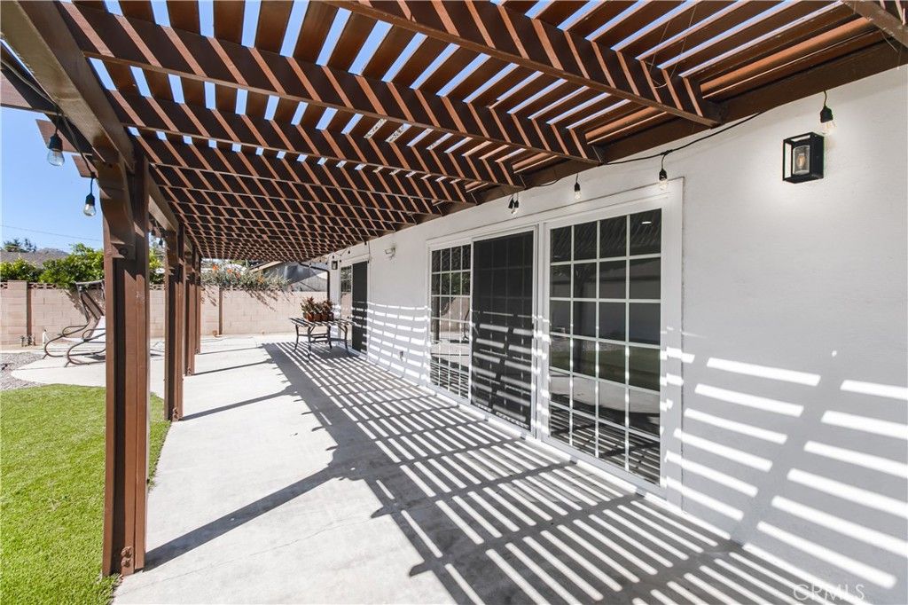 Image 29 of property listing at 20800 Chatsworth, Chatsworth, CA 91311