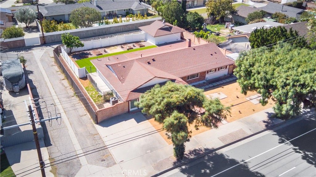 Image 32 of property listing at 20800 Chatsworth, Chatsworth, CA 91311