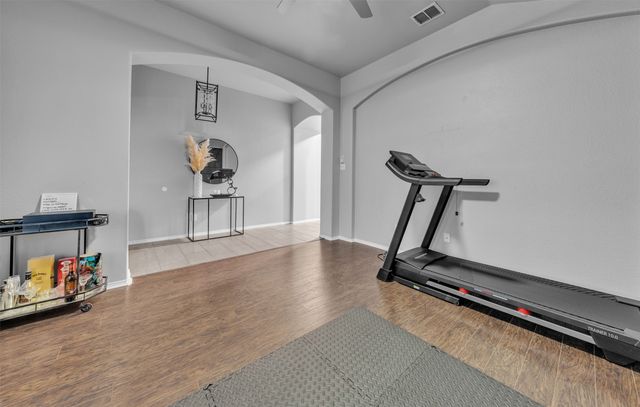 815 Bastrop Drive, Arlington, TX 76002