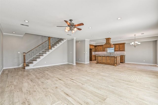 425 Jeanie Lynn Circle, Tiki Island, TX 77554