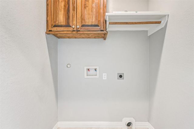 425 Jeanie Lynn Circle, Tiki Island, TX 77554