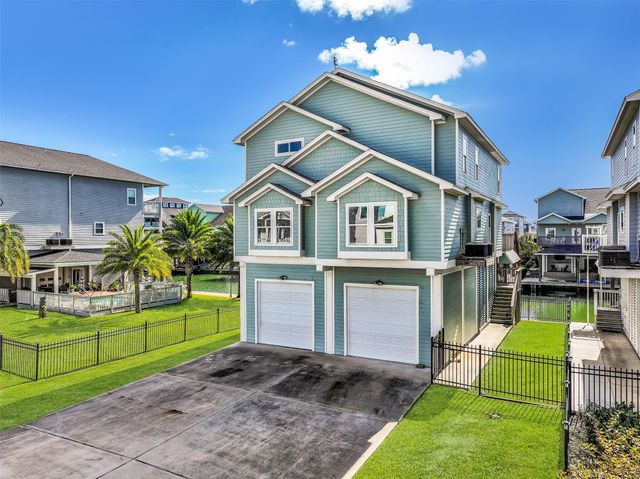 425 Jeanie Lynn Circle, Tiki Island, TX 77554