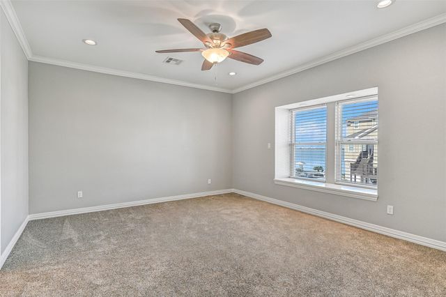 425 Jeanie Lynn Circle, Tiki Island, TX 77554