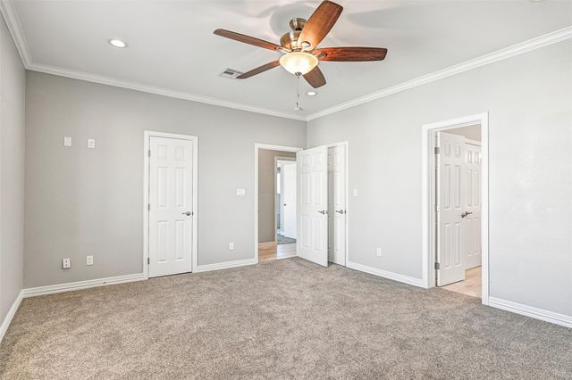 425 Jeanie Lynn Circle, Tiki Island, TX 77554