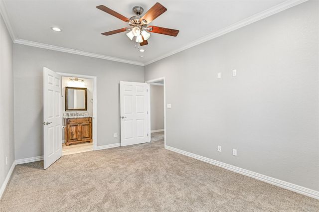 425 Jeanie Lynn Circle, Tiki Island, TX 77554