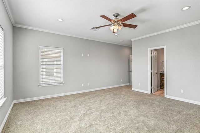 425 Jeanie Lynn Circle, Tiki Island, TX 77554