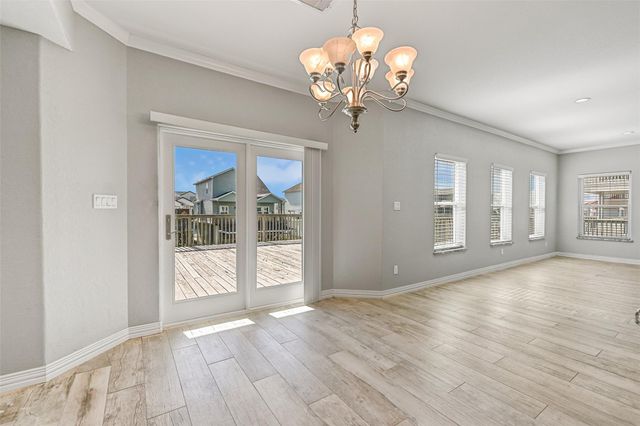 425 Jeanie Lynn Circle, Tiki Island, TX 77554