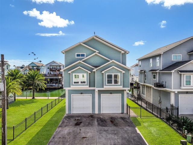 425 Jeanie Lynn Circle, Tiki Island, TX 77554