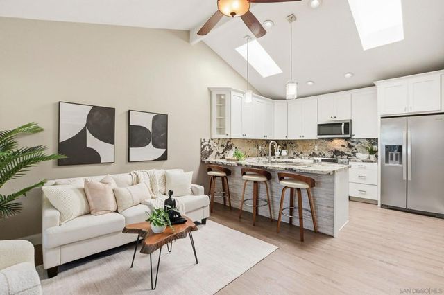 3634 Crown Point Dr, San Diego, CA 92109