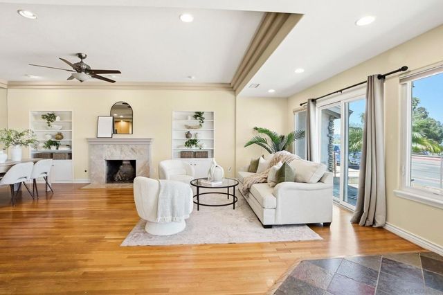 3634 Crown Point Dr, San Diego, CA 92109