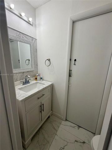 270 NW 71st Avenue 4, Miami, FL 33126