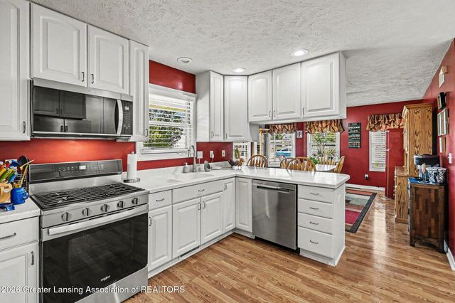 1812 Schoolhouse Road, Lansing, MI 48917
