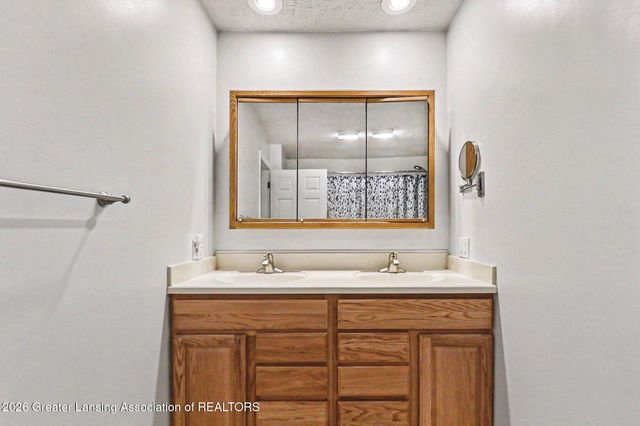 1812 Schoolhouse Road, Lansing, MI 48917