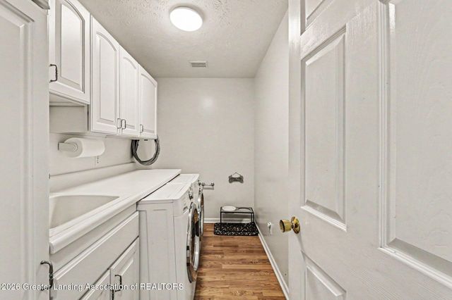 1812 Schoolhouse Road, Lansing, MI 48917