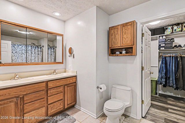 1812 Schoolhouse Road, Lansing, MI 48917