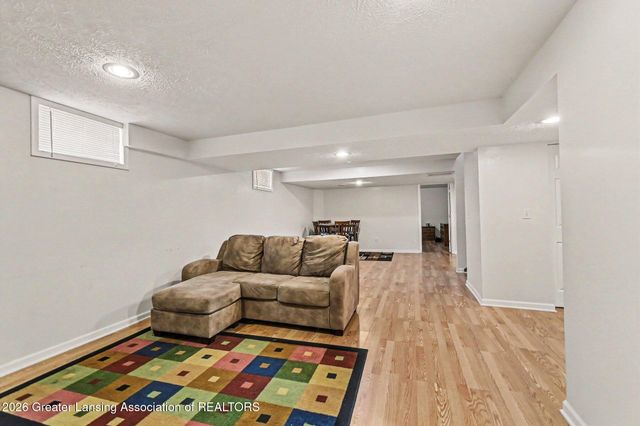 1812 Schoolhouse Road, Lansing, MI 48917