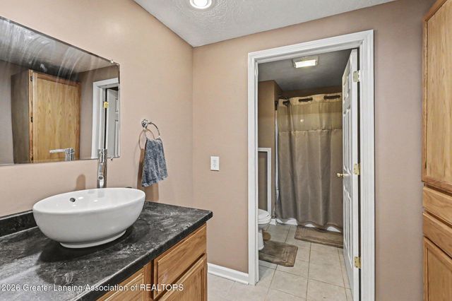 1812 Schoolhouse Road, Lansing, MI 48917