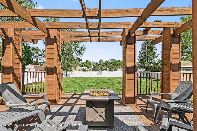 1812 Schoolhouse Road, Lansing, MI 48917