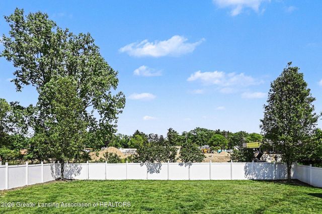 1812 Schoolhouse Road, Lansing, MI 48917