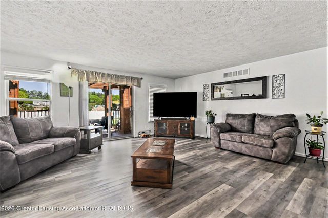 1812 Schoolhouse Road, Lansing, MI 48917