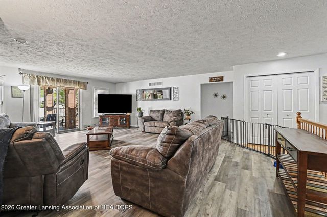 1812 Schoolhouse Road, Lansing, MI 48917