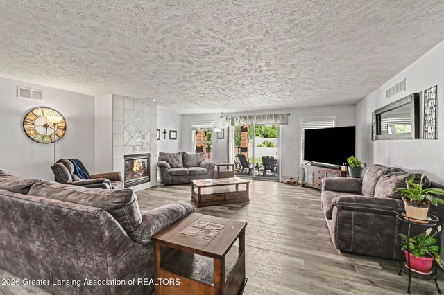 1812 Schoolhouse Road, Lansing, MI 48917