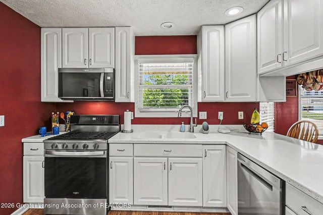 1812 Schoolhouse Road, Lansing, MI 48917