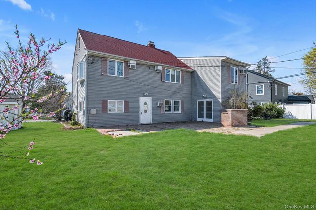 21 Bird Lane, Hicksville, NY 11801