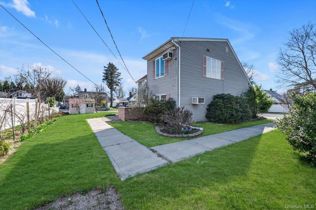 21 Bird Lane, Hicksville, NY 11801