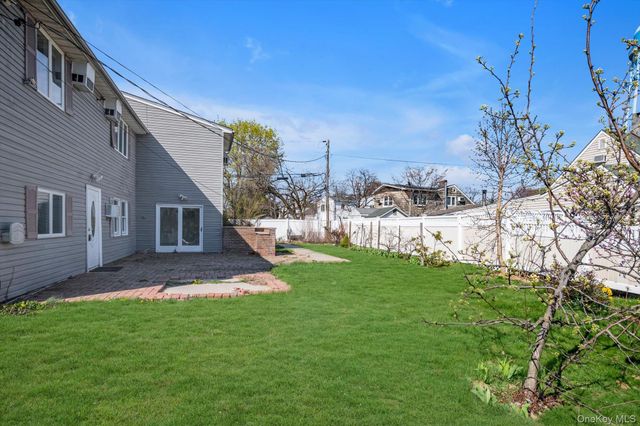 21 Bird Lane, Hicksville, NY 11801